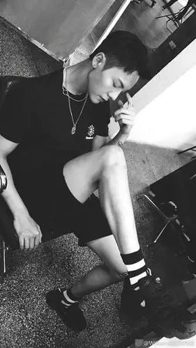 陈伟霆秀大长腿向粉丝撒娇夸我网友想嫁