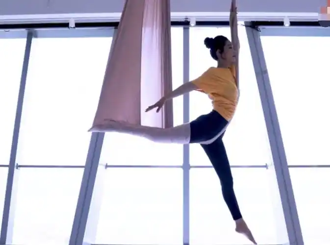 李沁穿上练功服拍照姿态优雅一字马毫无畏惧被人喜爱