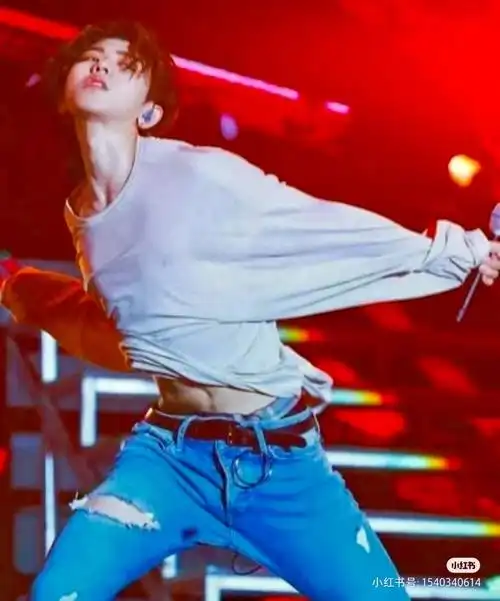 蔡徐坤腹肌照  #腹肌  #心动蔡徐坤