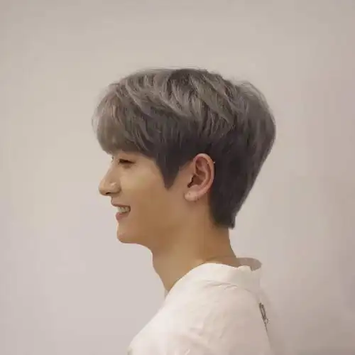 更时尚,流行发型 bob发型 >> 男学生波波头发型 男生自然卷波波头发型