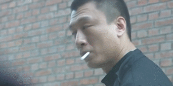 刘华强(孙红雷 饰)《征服》不仅展现了警匪之间的追逐战,还描写了黑恶