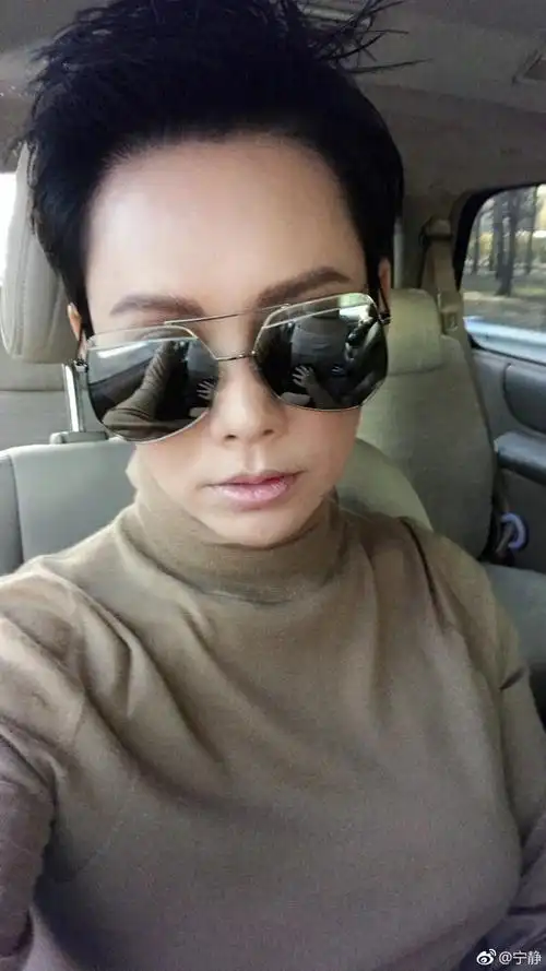 宁静微博晒生活素颜近照粉丝有些角度像袁立