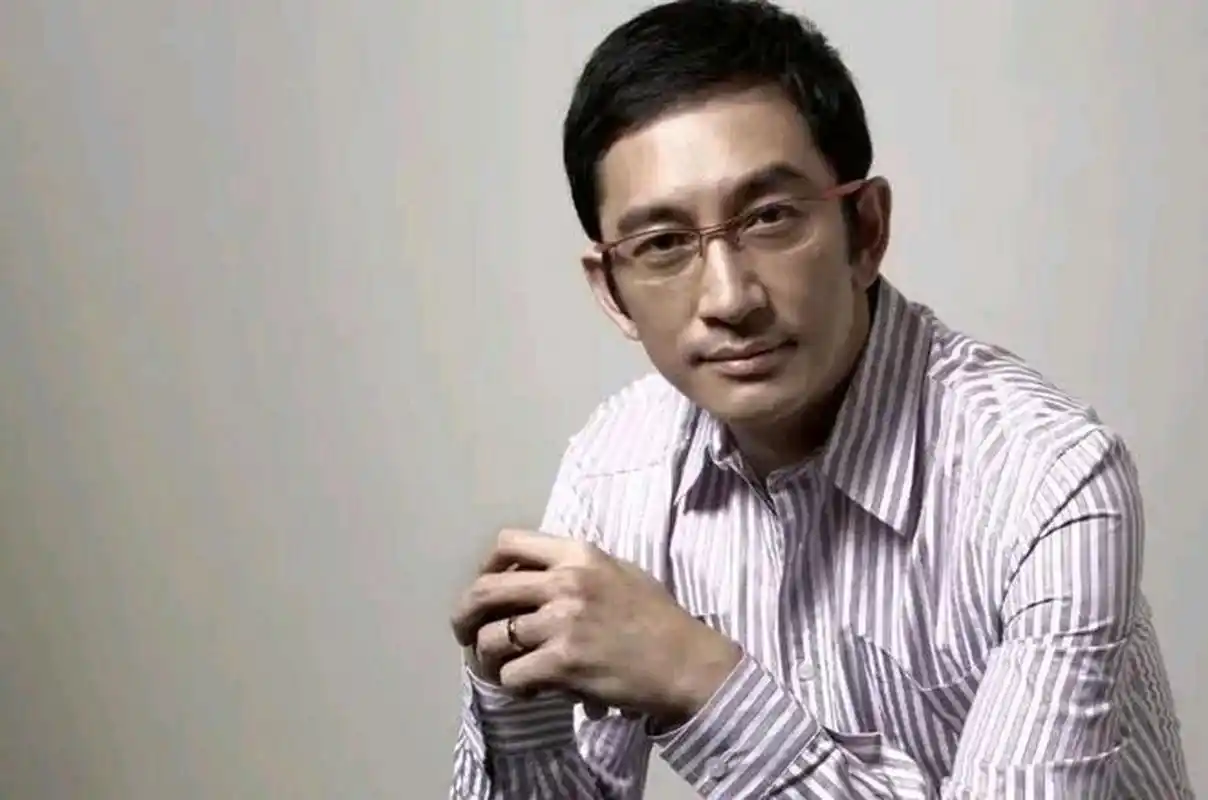 43岁的吴启华娶了比自己小21岁石洋子,结婚7年近5亿家产被石洋子挥霍