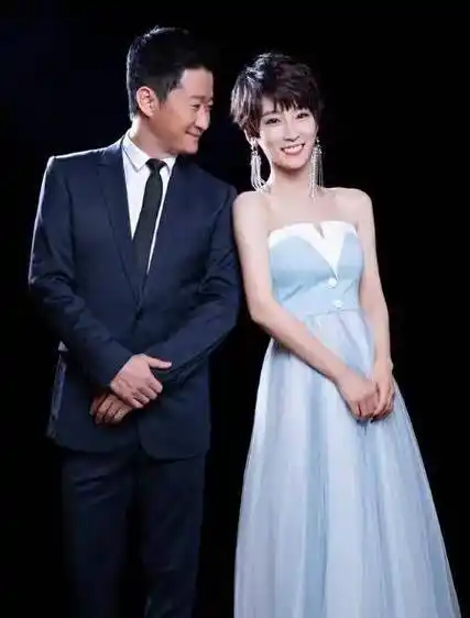 2012年,吴京醉酒后拍着岳父的肩膀:大哥,把女儿托付给我吧_谢楠_吴彬