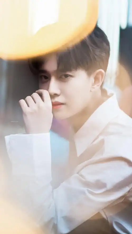 10张必收藏的任嘉伦高清手机壁纸