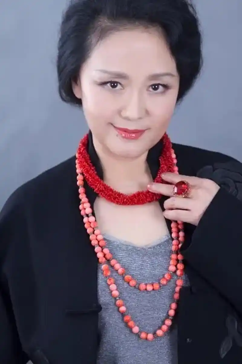 1979年,女星廖学秋去外面拍戏,6个月后回家,想要给