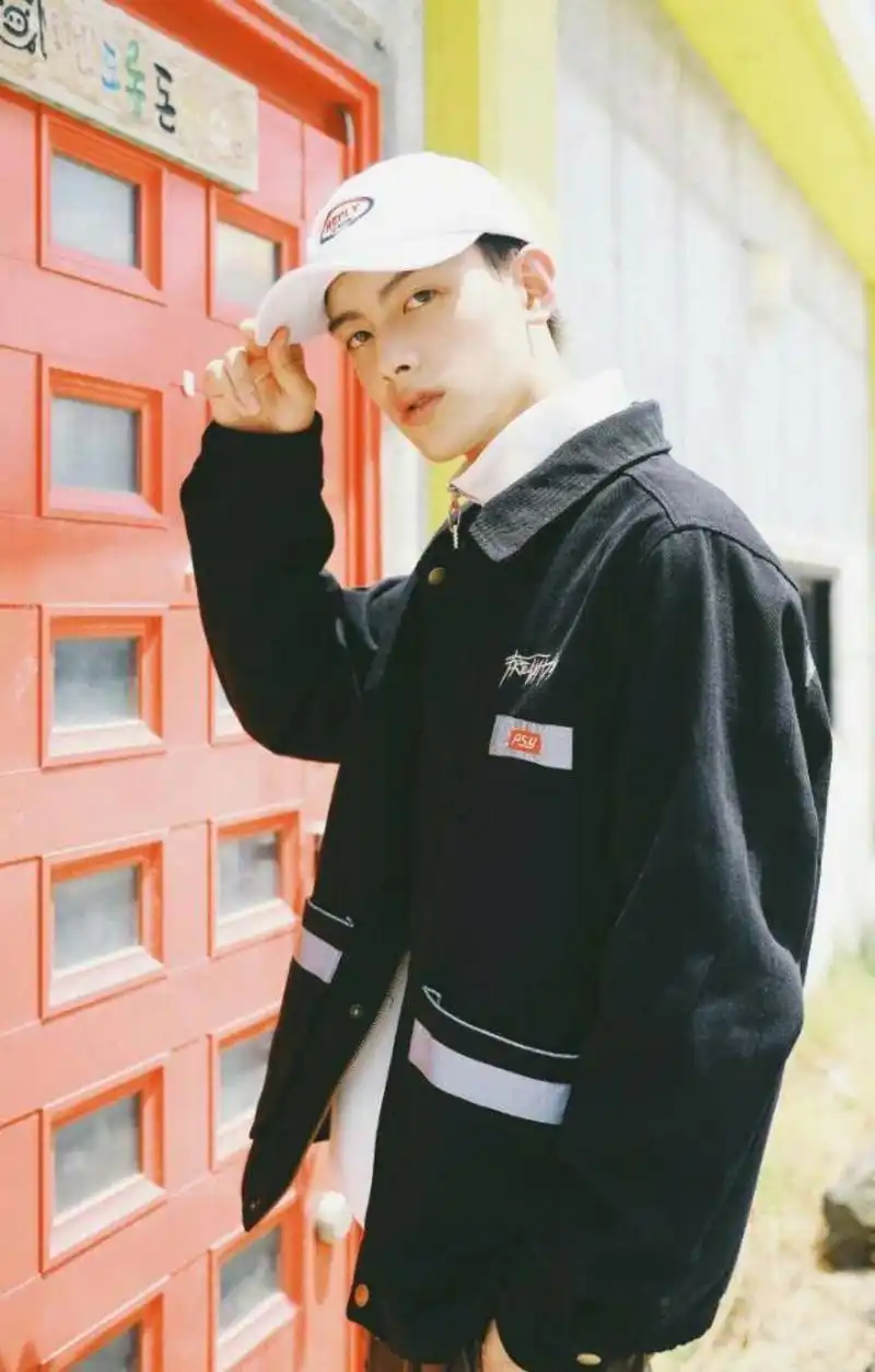 新晋网红陈鹤一 高清无水印壁纸,阳光帅气,是你的邻家学长吗?