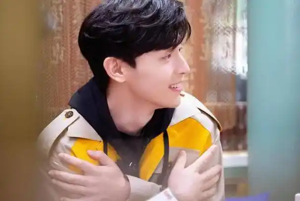 退网1年后再看邓伦如今的窘境他很可恨也很可悲