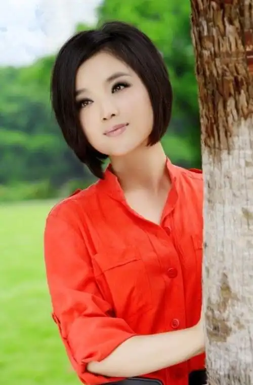 回顾白雪离异后追爱小8岁老公人到中年再度翻红今幸福美满