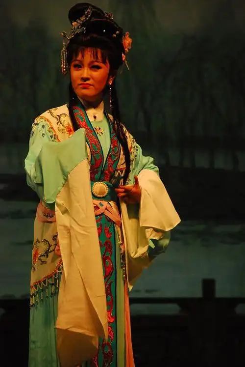 著名越剧演员萧雅来镇献演(剧照)