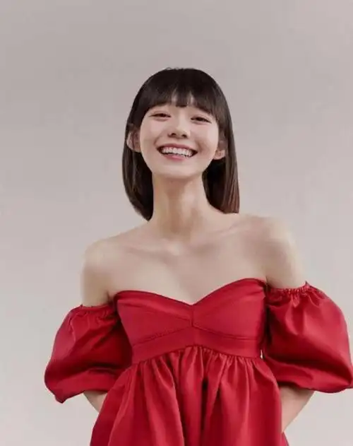 职业:歌手出生地:四川身高:165cm民族:汉族国籍:中国中文名:段奥娟