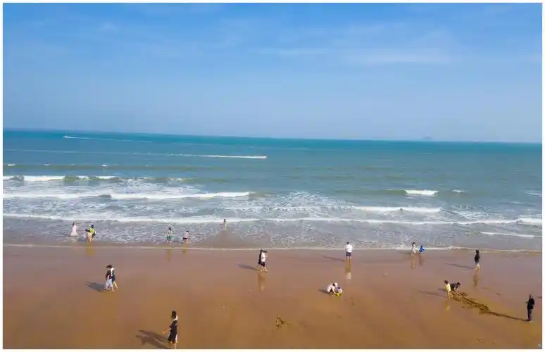 青岛石老人海水浴场,蓝天白云,大海沙滩,休闲度假的好去处