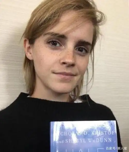 欧美女星自拍素颜照:认出了龙妈,认出了斯嘉丽,却没认出她?