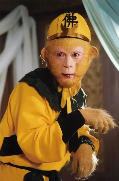 章金莱(六小龄童)扮演的孙悟空我要他为我表演那些猴子动作,金莱模仿