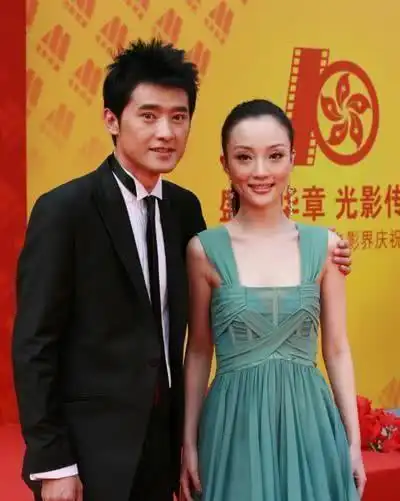 李小璐和任泉19年前红毯生图曝光那时候她气质纯净超惊艳