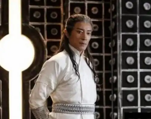 将夜柳白扮演者何中华个人资料剑圣柳白大结局是什么