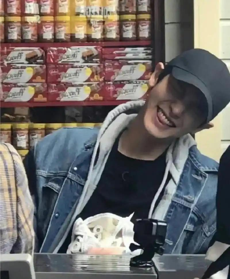 女友视角的朴灿烈#娱乐热点直通车# #朴灿烈