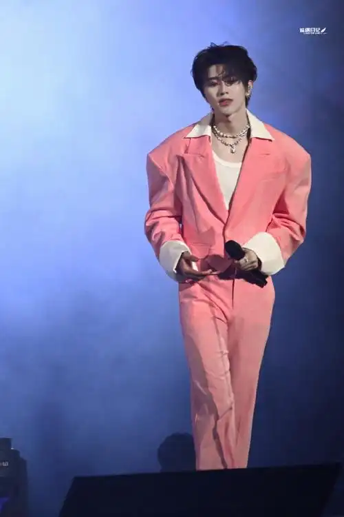 我要存爆每一张蔡徐坤粉西装图!