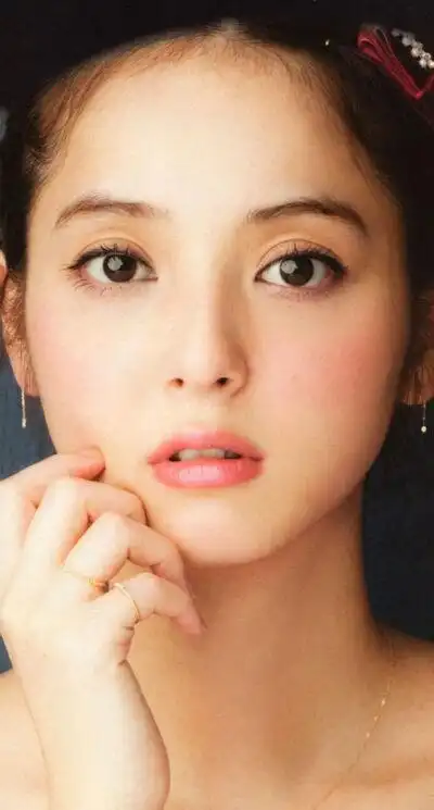 以前在网上看到过资料说,秋田县人的肤色比日本其他县要白几个度,而且