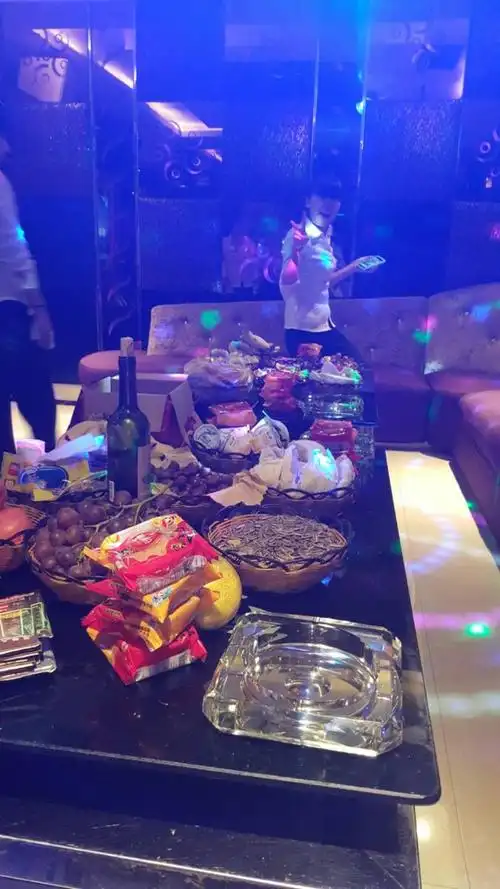 冠裕精致ktv量贩春节期间正常营业!订房热线:15887913200