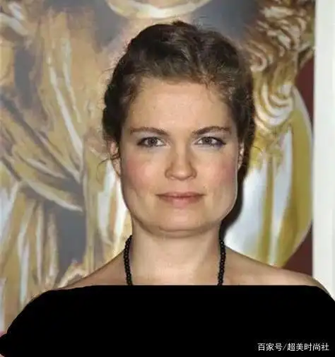 费雯丽女儿气质像保姆,茜茜公主女儿长成方脸,她们的后代全长残