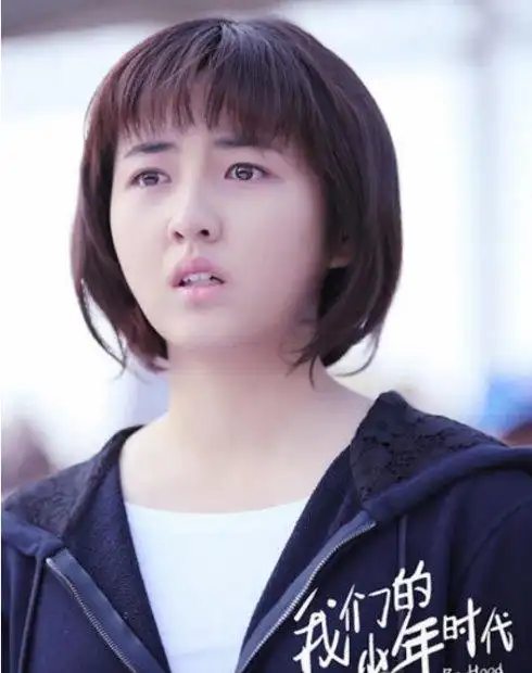 《我们的少年时代》跟tfboys搭档,扮演性格豪爽的棒球队经理栗梓.