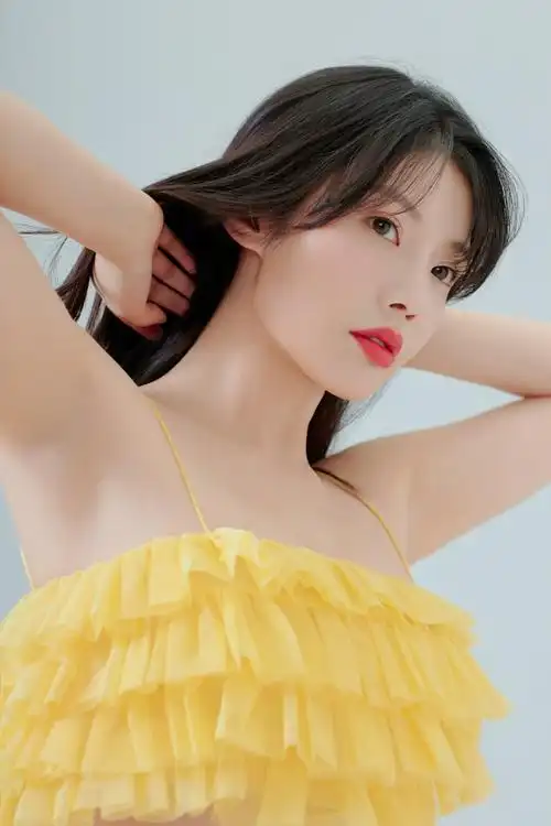 大嫂徐冬冬露肩装大秀锁骨写真,美女女生-可爱美图