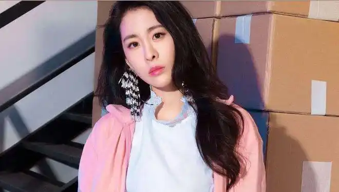 张碧晨骚扰张艺兴黑历史被曝光,吴青峰因她被谩骂,张碧晨怎么了