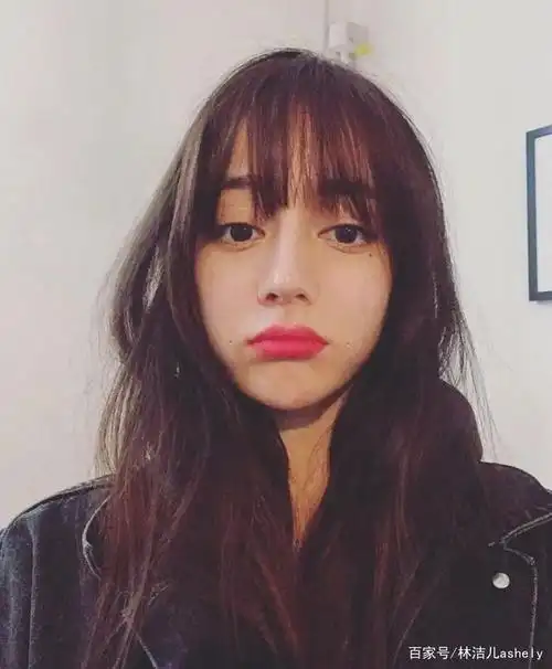 "法式刘海"最近又火回来了,在各种社交平台都有不少女明星现身说法