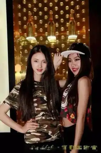 了答:解约事件之后,鹿晗的好友高苏尧解密了鹿晗解约的原因以及代替鹿