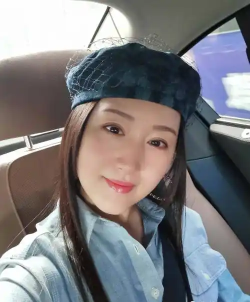 原创49岁杨钰莹近照罕曝光,昔日"甜歌皇后",依然少女感十足-大秦号