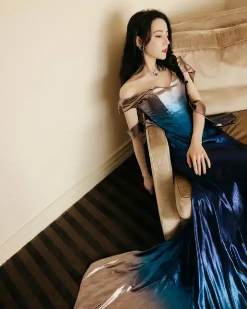 迪丽热巴美人鱼造型