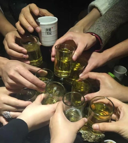 逢年过节,娶妻生子,公司聚餐,朋友聚会都少不了喝酒,推杯换盏把酒言欢