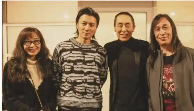 谢霆锋43岁扎辫子戴大项链,颜值下降翻车,现场曝光|谢贤|王菲|演员