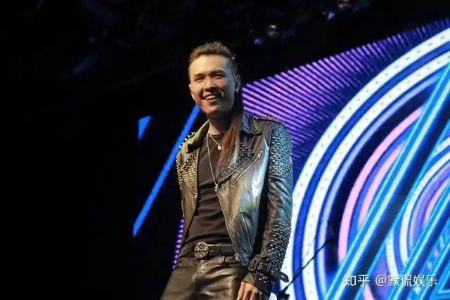 在中国好声音上高唱high歌的张玮现在只配跑龙套