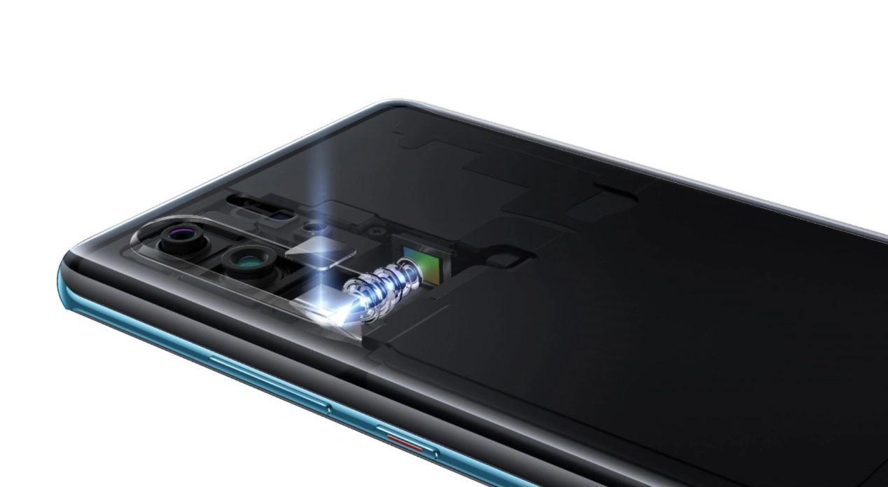 相比较传统的垂直状镜头结构,潜望式长焦镜头则是充分利用了手机内部