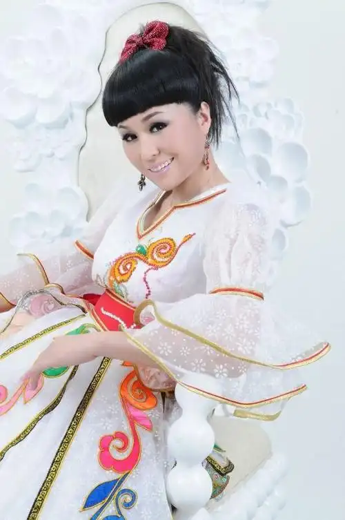 data-lemmaid="3408979">呼伦贝尔市 /a>海拉尔区,中国蒙古族女歌手