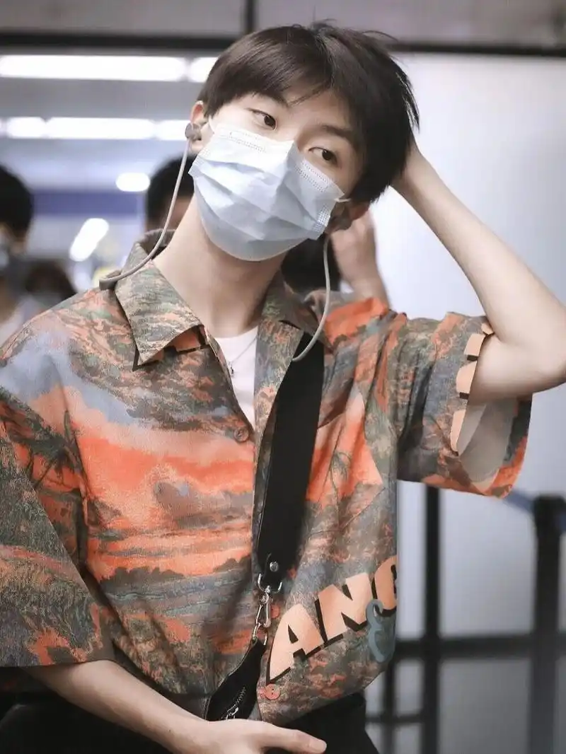 tnt时代少年团马嘉祺壁纸头像/背景图 简直就是漫画里走出来的美男子