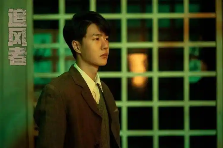 王一博李沁新剧追风者开播首周收视破2时代青年踏浪扬帆书写传奇