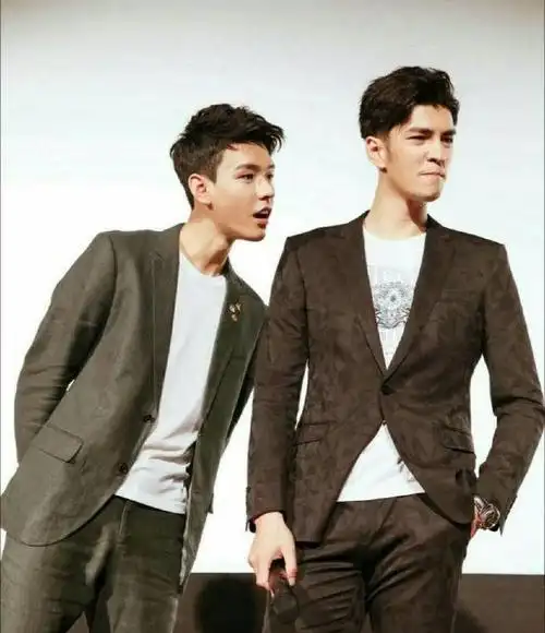 《盛势》:柴鸡蛋力荐的搞笑情感剧柴鸡蛋的新作《盛势》,由龚俊,徐峰