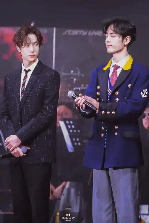 王一博肖战:信爱者得永生