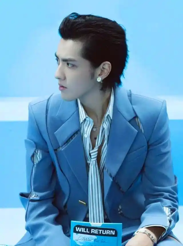 敢露额头才是真帅哥,娱乐圈男星"背头杀",谁才是你的菜?_发型