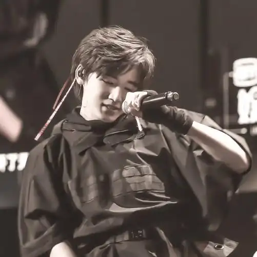 自截自调宋亚轩头像