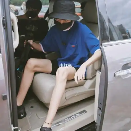 让我们来欣赏一下马嘉祺的腿_马嘉祺_时代少年团_时代少年团_时尚_穿