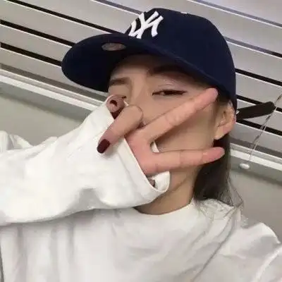 可爱卖萌剪刀手女生头像