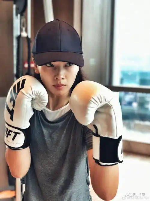 120斤这位身高只有168cm的女星哪里来的自信晒体重