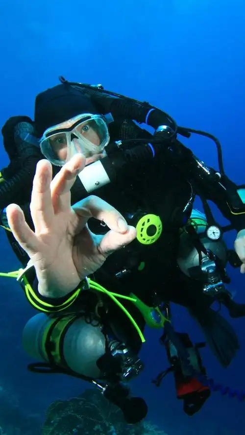 壁纸 潜水,男人,水下,海 3840x2160 uhd 4k 高清壁纸, 图片, 照片