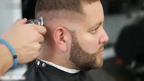 特别适合胖子的板寸头发型,国外胖子都这样理,看着挺帅的!