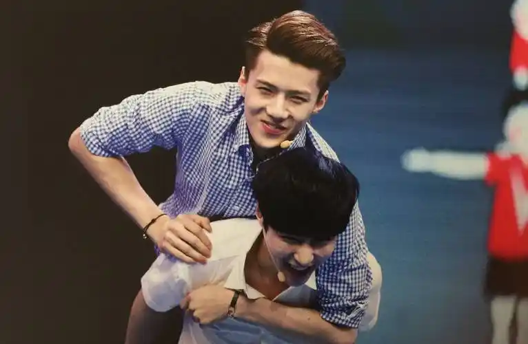 张艺兴删除吴世勋合照是为什么他们怎么了?吴世勋张艺兴关系好吗