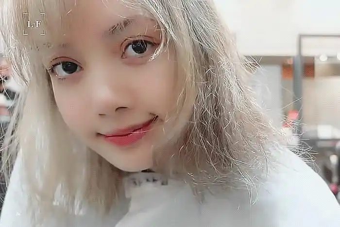 lisa素颜还算美女吗